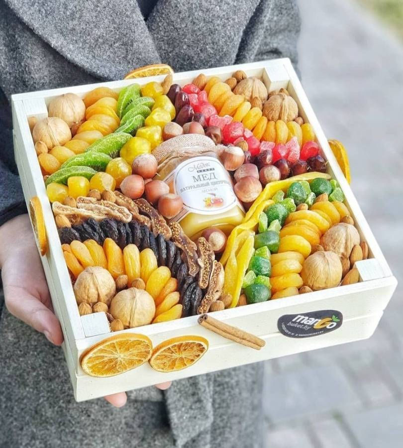 Sedobnyj-buket-172.-Bukety-iz-suhofruktov-i-orehov.jpg