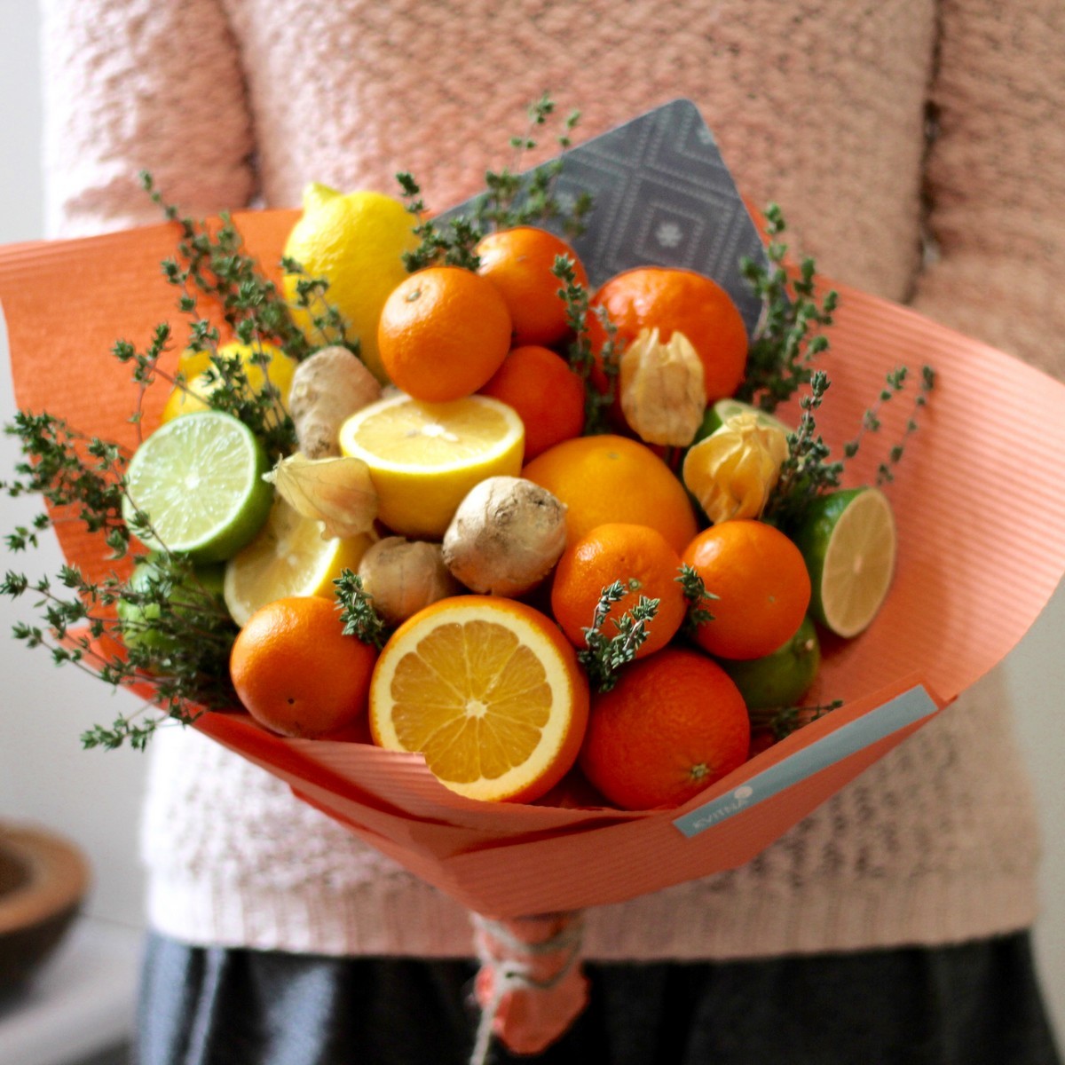 Sedobnyj-buket-3.-Buket-iz-fruktov.-Apelsin-limon-lajm.jpg